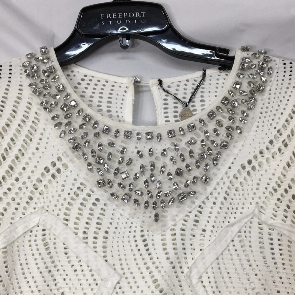BKE Boutique Women’s White Lace Blouse With Rhinestones Size S Like-NEW